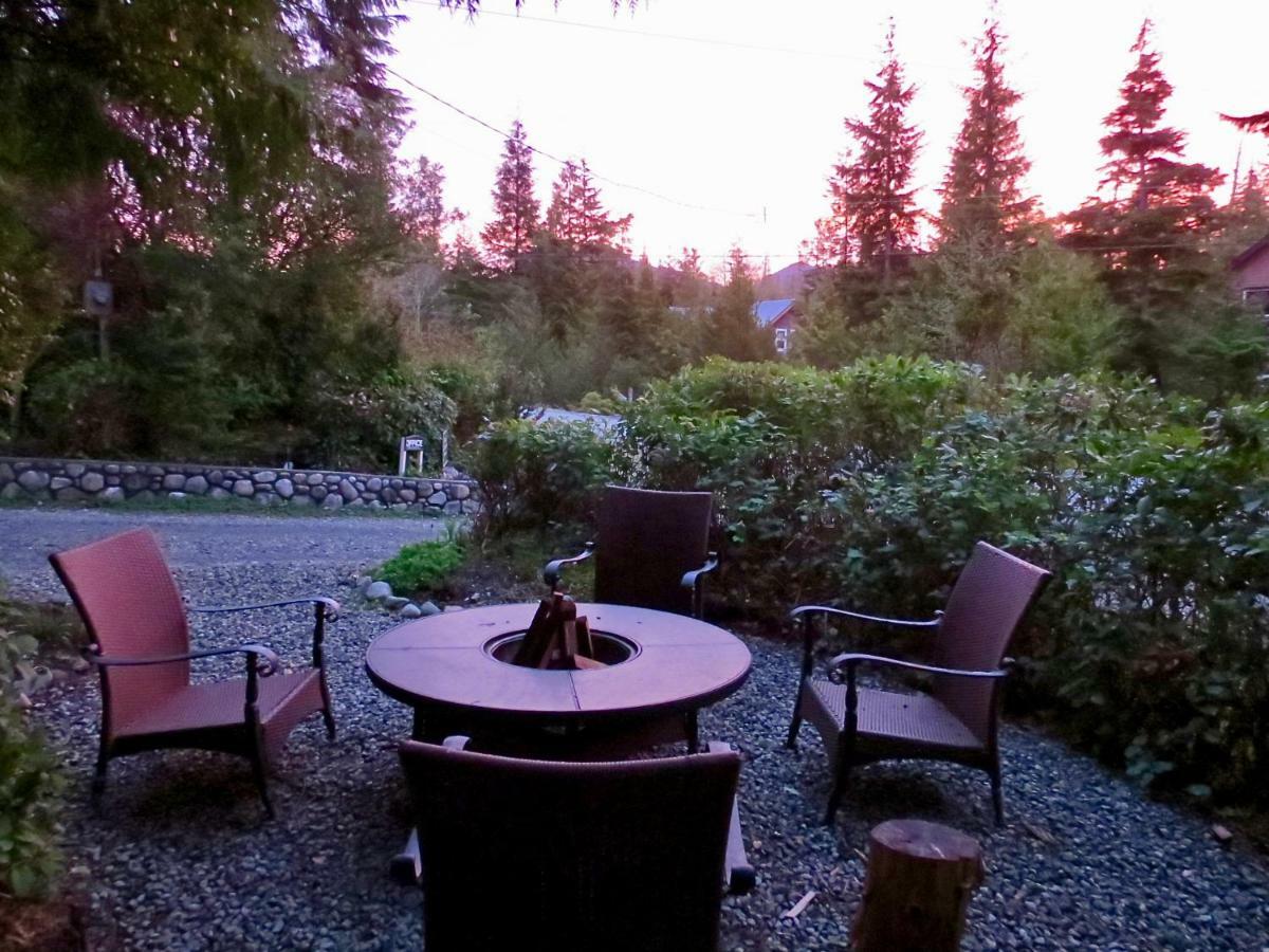 Cobble Wood And Bird Sanctuary Guest Houses Tofino Eksteriør billede